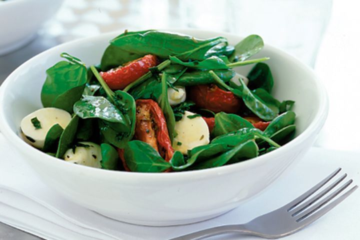 Cooking Vegetarian Spinach, oven-roasted tomato & bocconcini salad