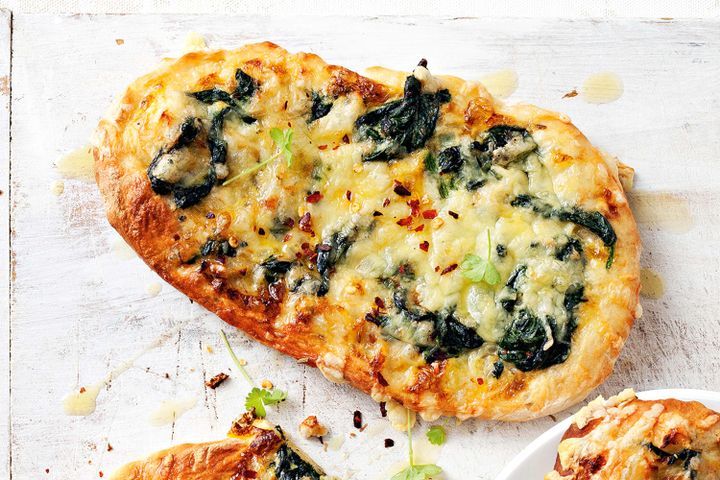 Cooking Vegetarian Spinach & cheese pizza