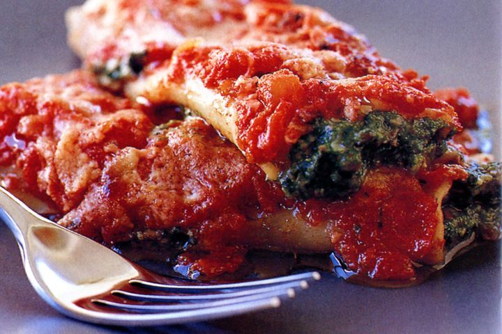Cooking Vegetarian Spinach & ricotta cannelloni with tomato sauce