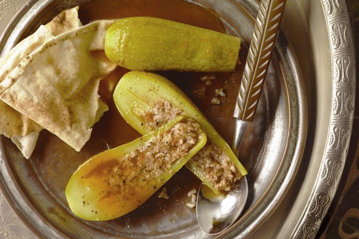 Cooking Vegetarian Stuffed zucchini (Koussa mahshi)