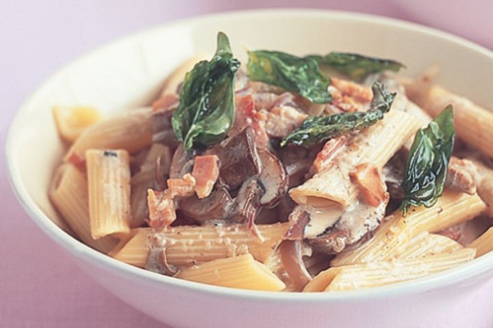 Cooking Vegetarian Swiss brown mushroom, bacon & basil pasta