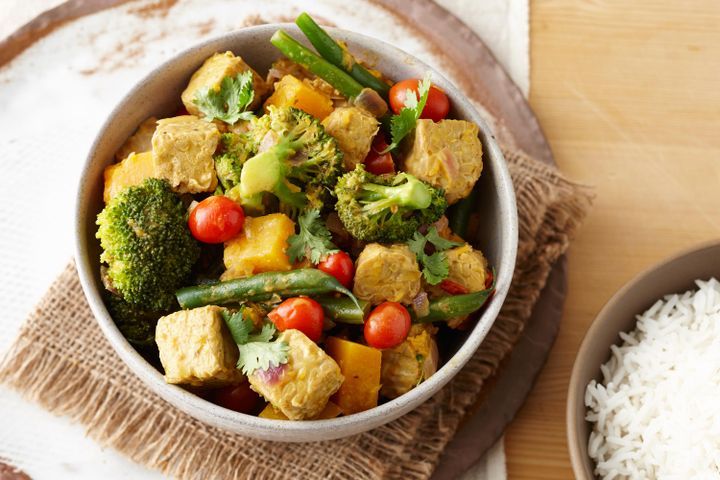 Cooking Vegetarian Tempeh and vegie curry