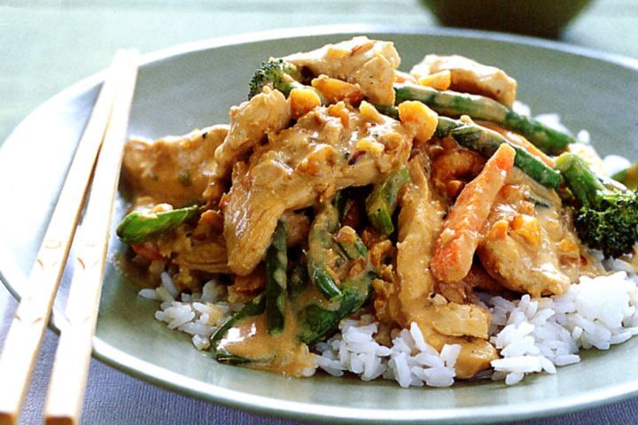 Cooking Vegetarian Thai red curry chicken & vegetable stir-fry