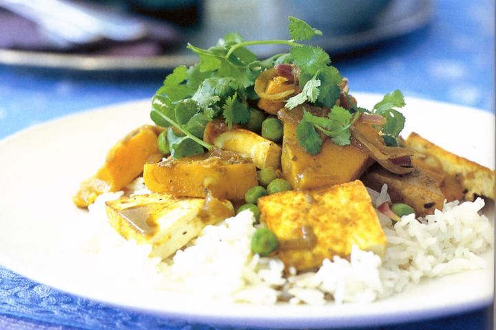 Cooking Vegetarian Thai vegetable & tofu red curry