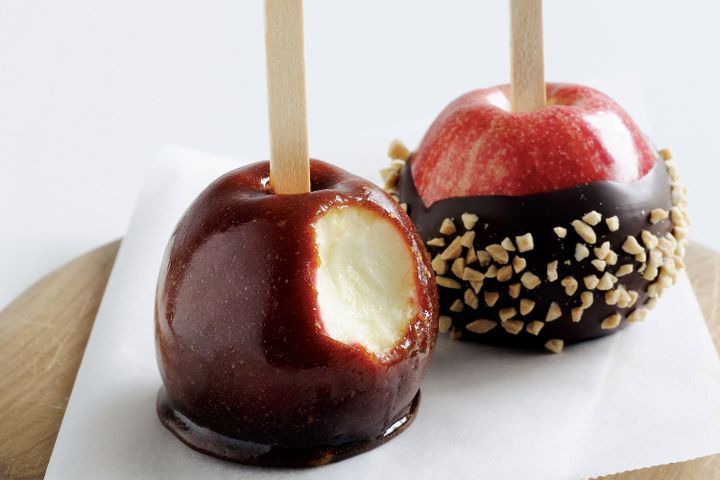 Cooking Vegetarian Toffee apples and chocolate apples