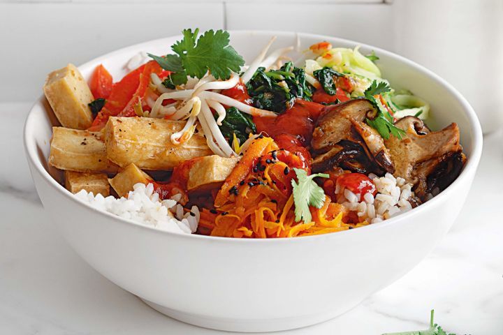 Cooking Vegetarian Tofu bibimbap - Korean mixed rice