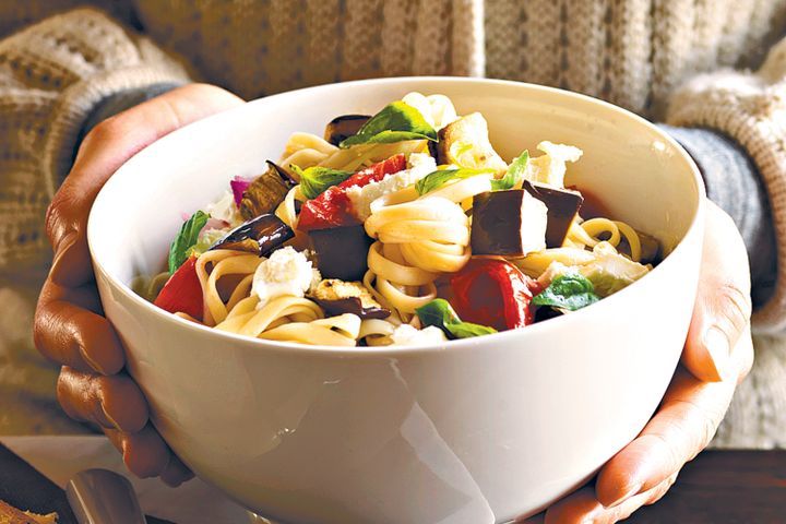 Cooking Vegetarian Tomato, eggplant and fetta linguine