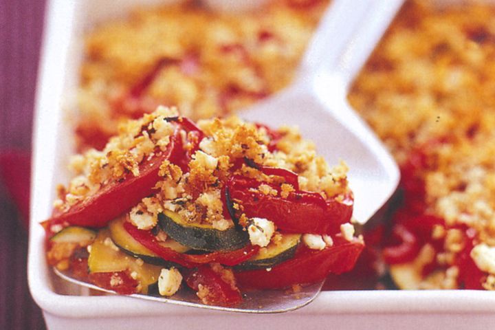 Cooking Vegetarian Tomato, zucchini and capsicum gratin