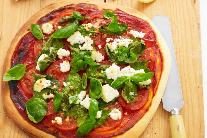 Cooking Vegetarian Tomato and chilli meat pizzas