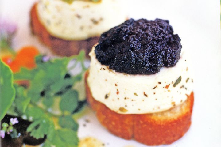 Cooking Vegetarian Two goats cheeses with tapenade