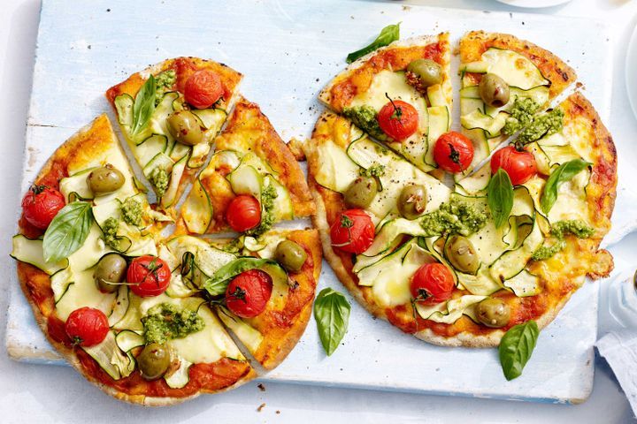 Cooking Vegetarian Zucchini, tomato and bocconcini pizza