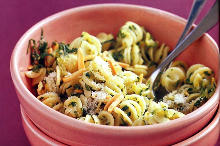Cooking Vegetarian Zucchini & almond pasta