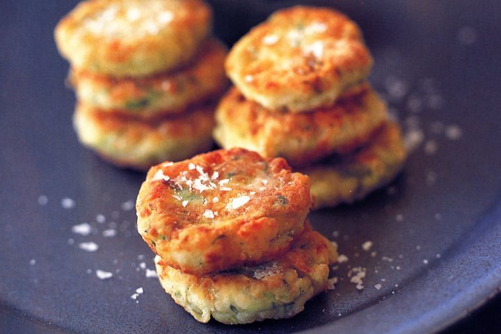 Cooking Vegetarian Zucchini & haloumi fritters