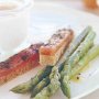 Asparagus with coddled egg and smoked-salmon soldiers