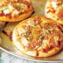 Fig and goats cheese pizzas (vegetarian)