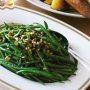 Sauteed green beans with pistachios